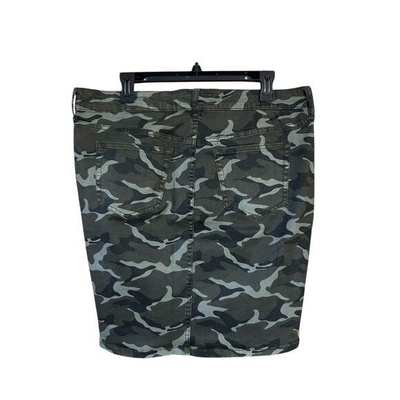 Torrid Women’s Green Camouflage Knee Length Pencil Denim Skirt Grunge Size 14 - Picture 4 of 12